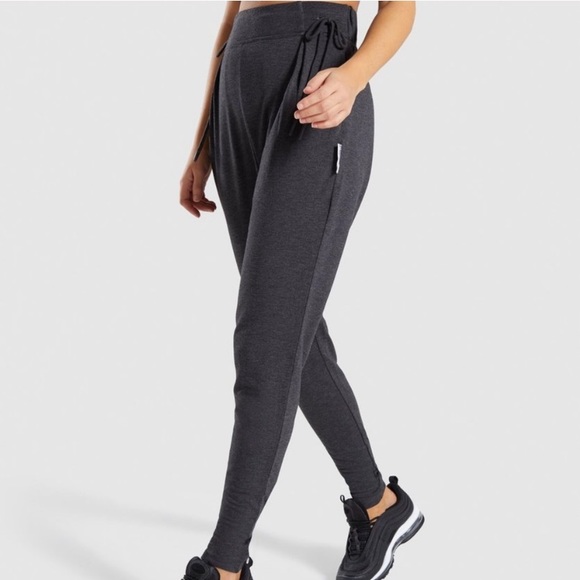 Gymshark Pants - Gymshark black joggers